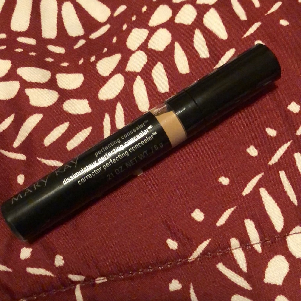 MK Perfecting concealer
